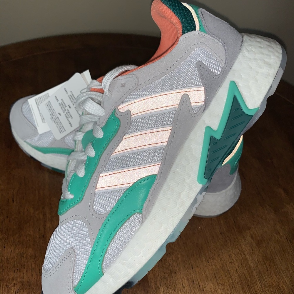 BOYS SIZE 7 NEW ADIDAS sneakers - Picture 2 of 3